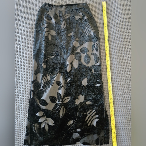 Black and Gray Floral Skirt - Picture 1 of 5